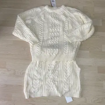 ViS 택 포함 아이보리 케이블 니트 스웨터 스커트 셋업