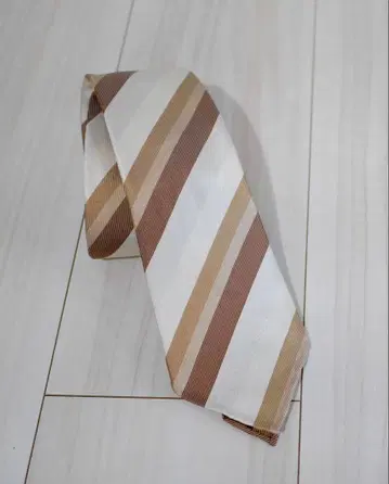 Atto Vannucci 스포데라타 스트라이프 타이