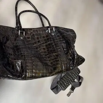 코코 피오레 카키 계열 보스턴 백