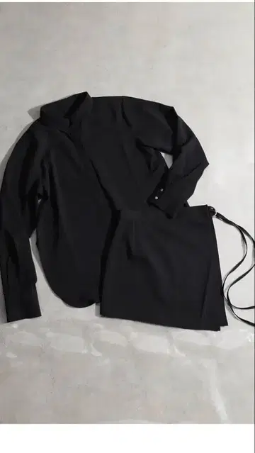 새상품 ETHR 블랙 긴팔 셔츠와 스커트 세트