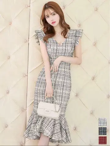 체크 무늬 트위드 프릴 드레스