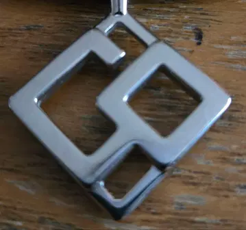 코란토테 펜던트 탑