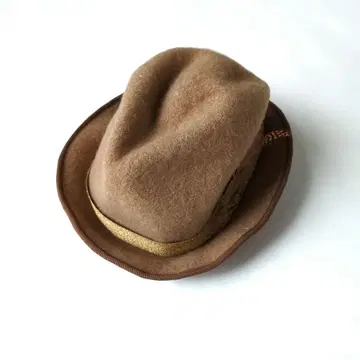 미사용 새상품 니토카 브라운 울 햇 골드 컬러 리본 깃털 포함