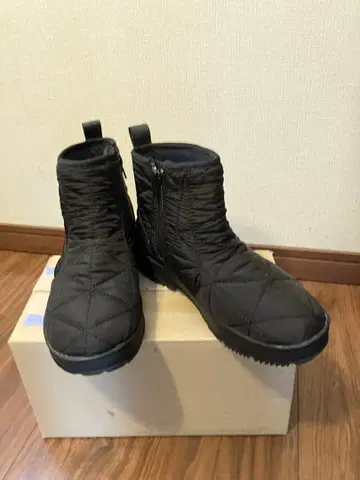 BOGS 블랙 퀼팅 부츠