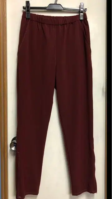 패션 여성용 구제 의류 인브리드 로지에 팬츠 크림슨