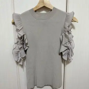 snidel 프릴 슬리브 니트 풀오버