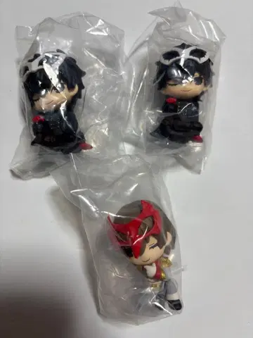 페르소나 5 어깨 쿵 조커 크로우 주인공(아마미야 렌) 아케치 고로