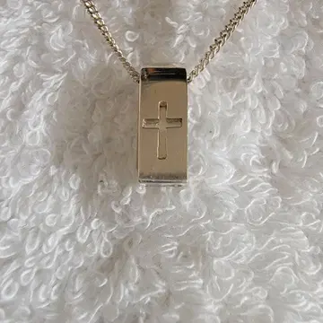 MISTY 실버 십자가 펜던트 목걸이