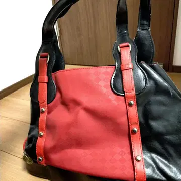 블랙과 빨간색 토트백