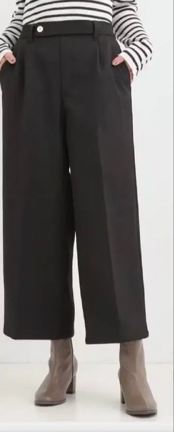 블랙 와이드 팬츠 프론트 포켓 부착