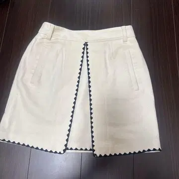 아르치비오 아이보리 스캘럽 엣지 스커트 36