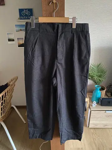 BUILTBIL 스트라이프 블랙 슬랙스