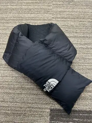 THE NORTH FACE 블랙 다운 머플러