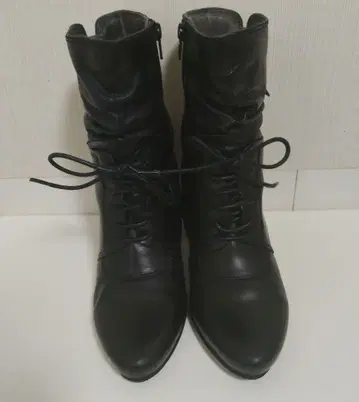 레이스업 블랙 부츠 중간 힐