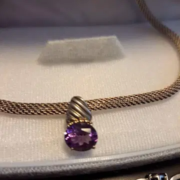 자수정 부착 레이스 망 목걸이입니다.