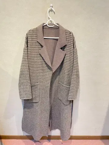 체크 무늬 베이지 롱 코트