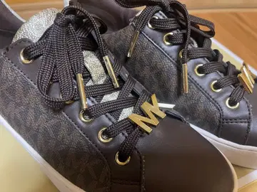 Michael Kors 브라운 로고 스니커즈