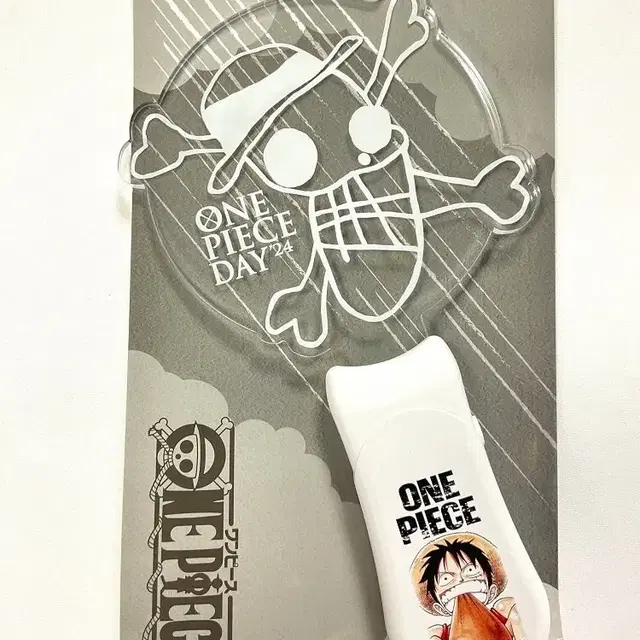 원피스 데이 24 펜라이트 응원봉 새제품 판매합니다.