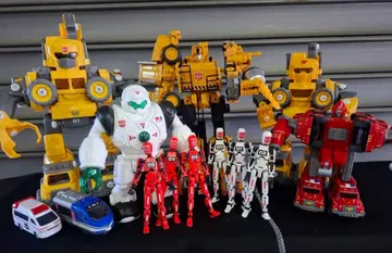 다이소 합체 로봇 외 여러 가지 세트입니다.