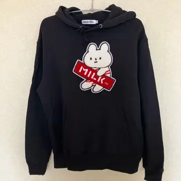 MILK FED. 곰 자수 블랙 후드티