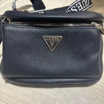 GUESS 블랙 숄더백