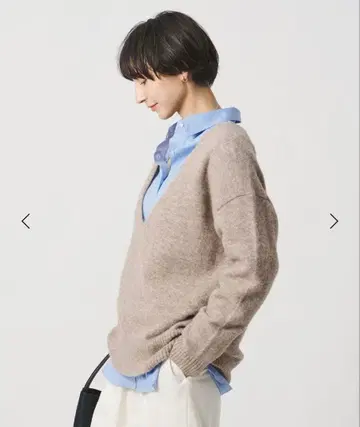 미사용 새상품 UNITED ARROWS 디 V넥 니트