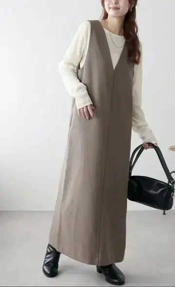 새상품 [ Discoat ] 깊은 V넥 점프 스커트 모카 사이즈 M