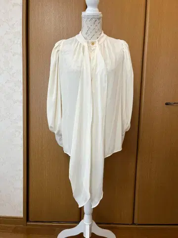 미사용 이데알루체 블라우스