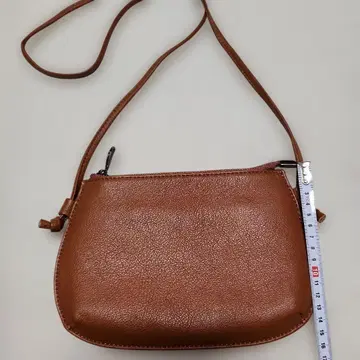 브라운 합성 피혁 숄더백