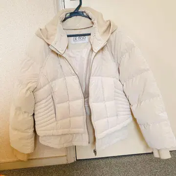 DE MOO 후드 부착 다운 자켓 라이트 베이지