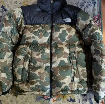 The North Face 카모플라쥬 다운 자켓