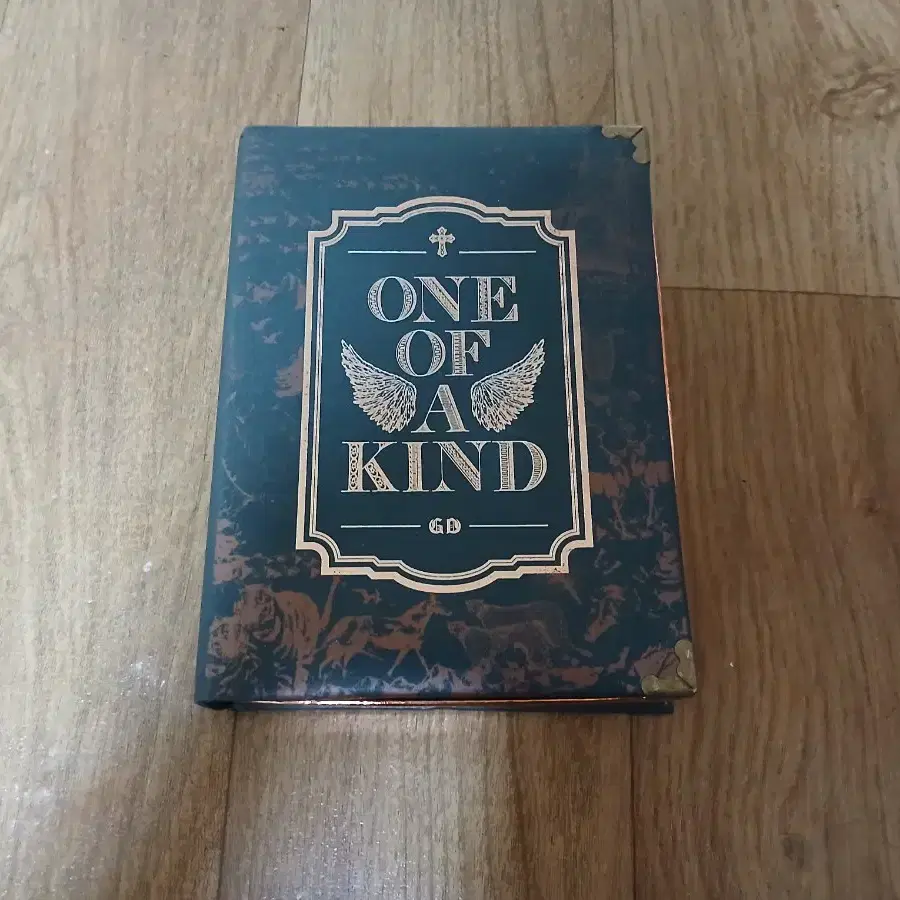 G-DRAGON | 지드래곤 G-dragon One Of A Kind Bronze, Gold on Bunjang