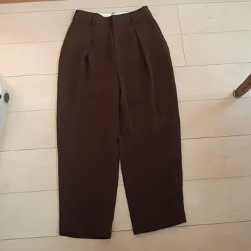 브라운 플리츠 와이드 레그 슬랙스