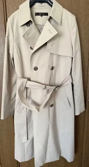 베이지 트렌치코트 허리 벨트 포함