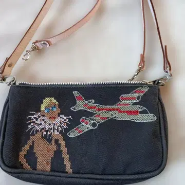 자수 디자인 숄더백 블랙