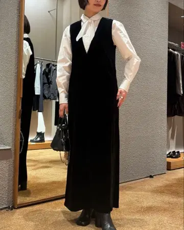 CABaN 소프트 벨로아 V넥 롱 원피스 블랙 49,500엔