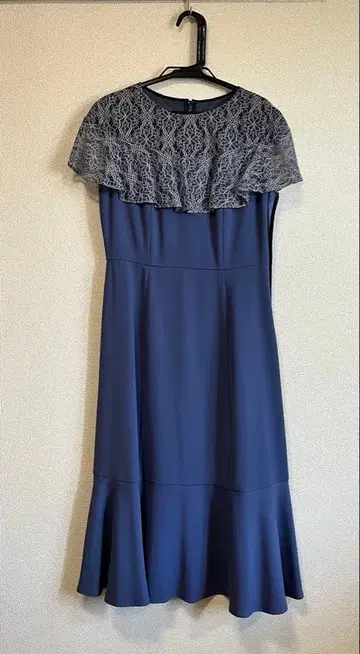 네이비 레이스 프릴 플레어 드레스