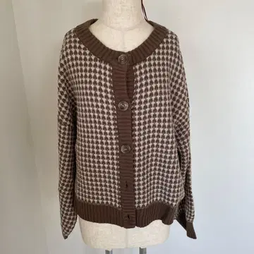 브라운 체크 무늬 니트 가디건