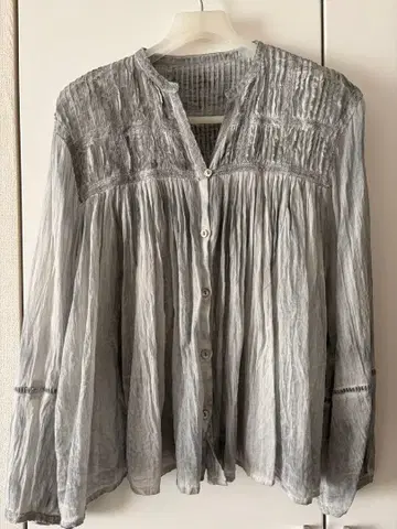 카구레 피그먼트 다이 핀턱 블라우스 그레이