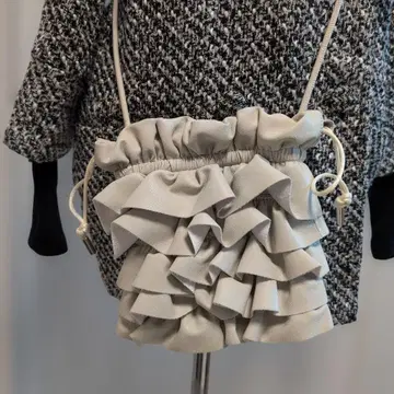 새상품급 카슈카슈 cachecache / 프릴 개더 스마트폰 숄더백