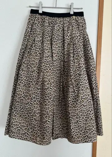 TRECODE 트레코드 종아리 기장 레오파드 무늬 고베 산노테 스커트