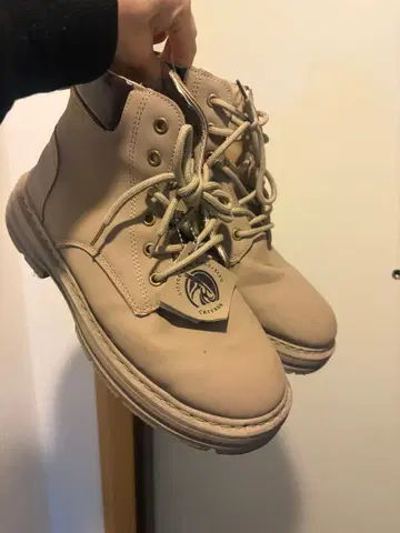 캐슬 베이지 하이컷 스니커즈