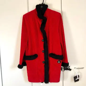 이타리야 빨간색 코트