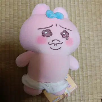 눈물을 흘리는 핑크색 봉제 인형