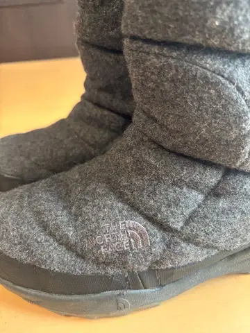 THE NORTH FACE 그레이 숏부츠