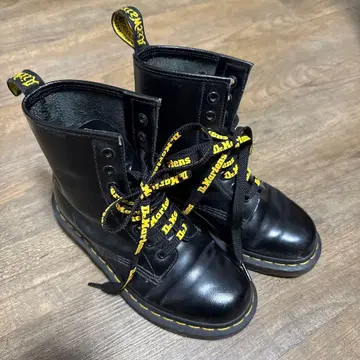 Dr.Martens 닥터마틴 8홀 부츠