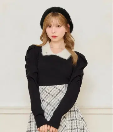 아프레 주르 샤기 카라 부착 파워숄더 니트