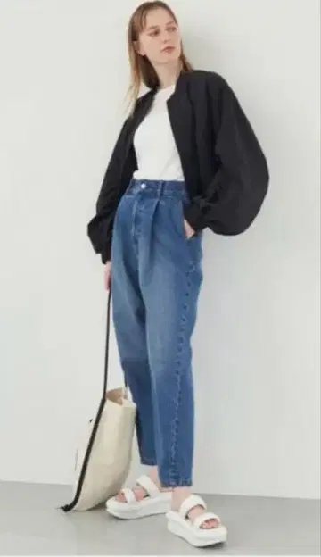 ELENDEEK 턱 형태 데님 팬츠 새상품급