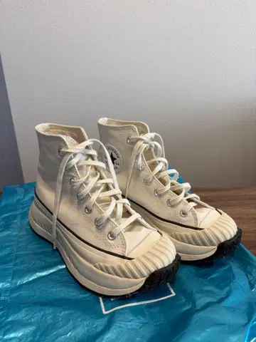 컨버스 올스타 화이트 하이컷 스니커즈 한국