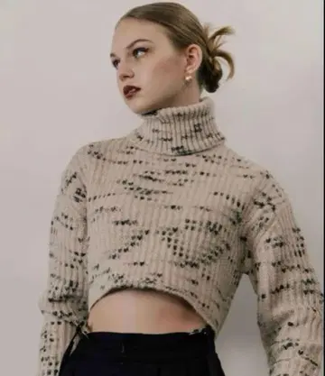 THE TOE Biarritz Highneck Knit 하이넥 니트